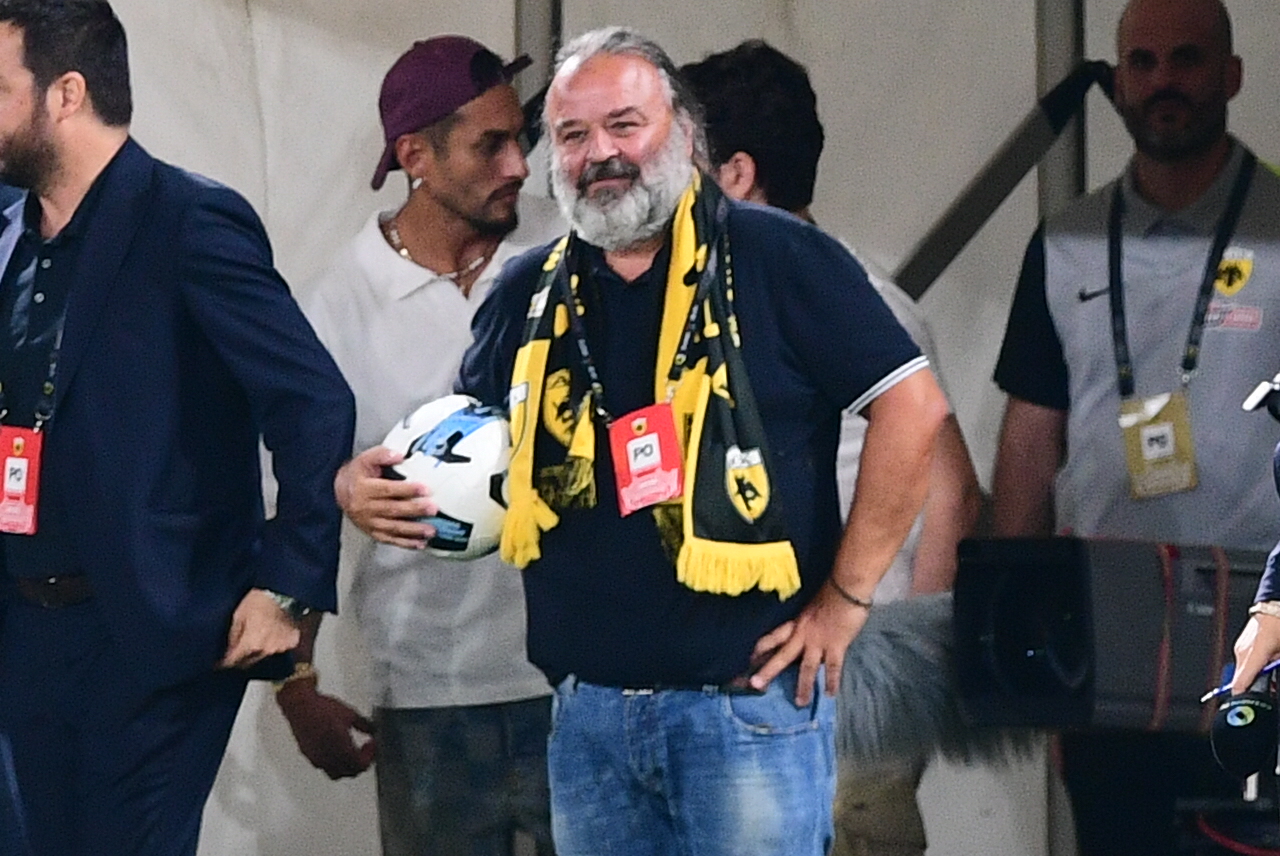Ο Μάριος Ηλιόπουλος μπήκε στο γήπεδο και άρπαξε την μπάλα του αγώνα ΑΕΚ – Άντερλεχτ 7 Ο Μάριος Ηλιόπουλος μπήκε στο γήπεδο και άρπαξε την μπάλα του αγώνα ΑΕΚ – Άντερλεχτ
