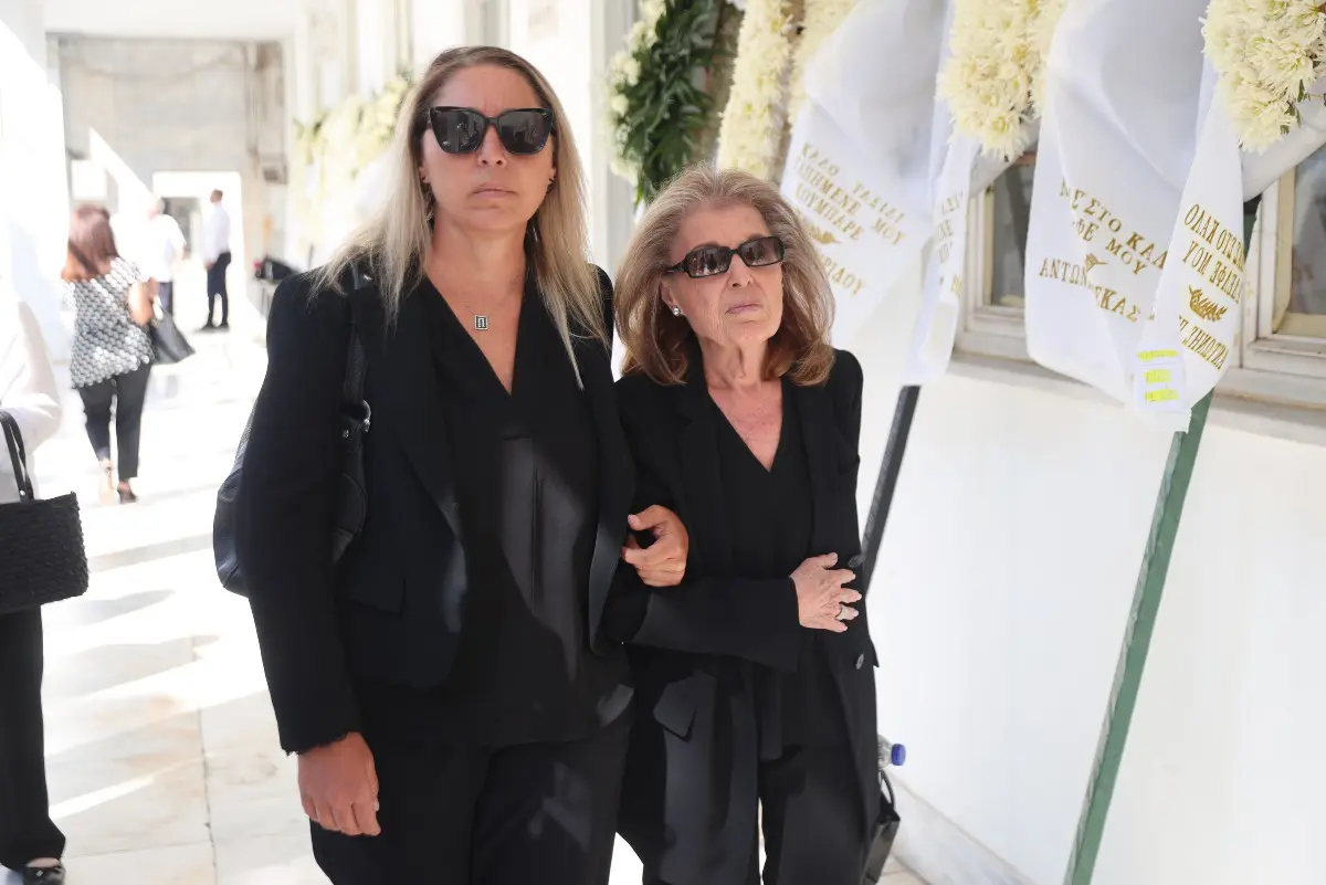 Η Παυλίνα Κωνσταντάρα και η Βίκυ Βουρλάκη