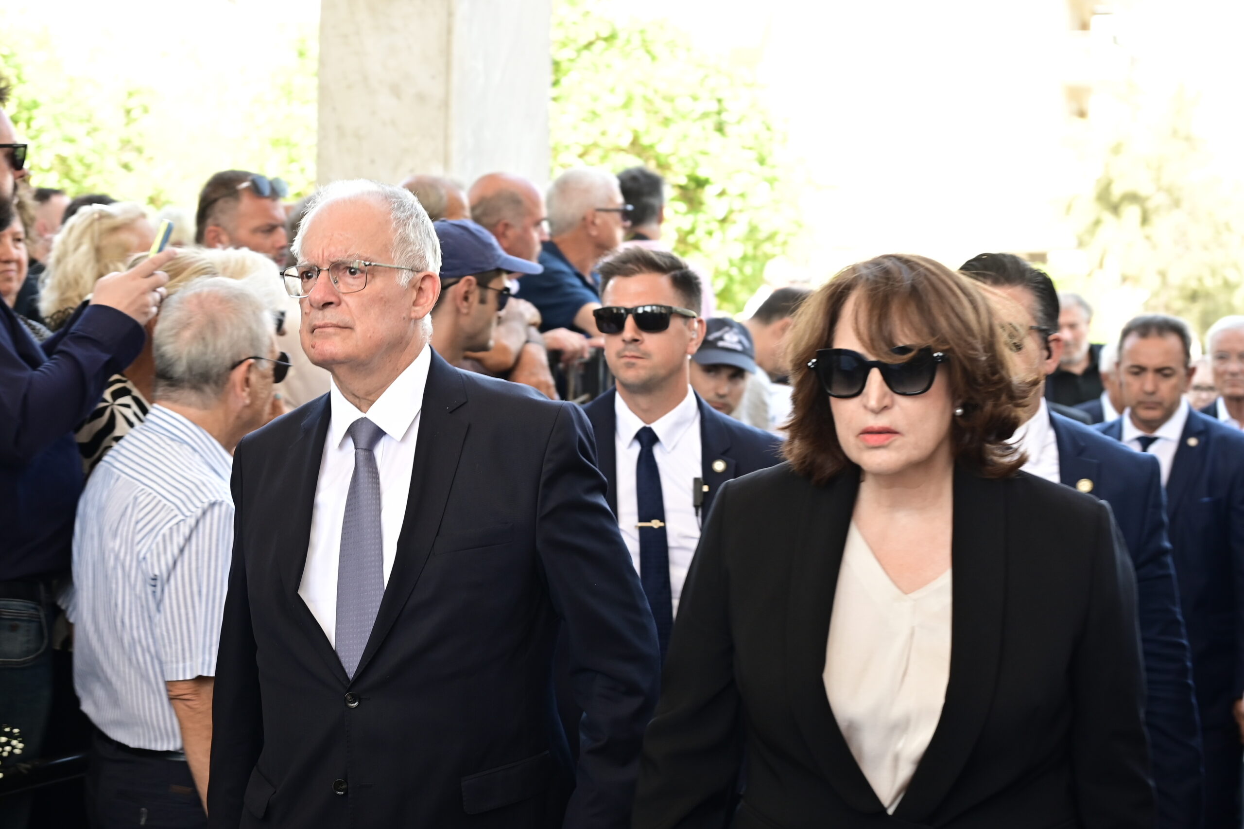 Λένα Σαμαρά: «Σε μια κενή εκκλησία η Γεωργία Σαμαρά ξέσπασε σε λυγμούς πάνω από το φέρετρο της κόρης της» 9 Κώστας Τασούλας