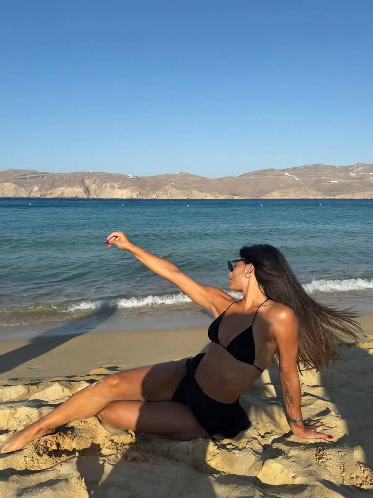 Η Μαριαλένα Ρουμελιώτη και ο Σάκης Κατσούλης στην Μύκονο