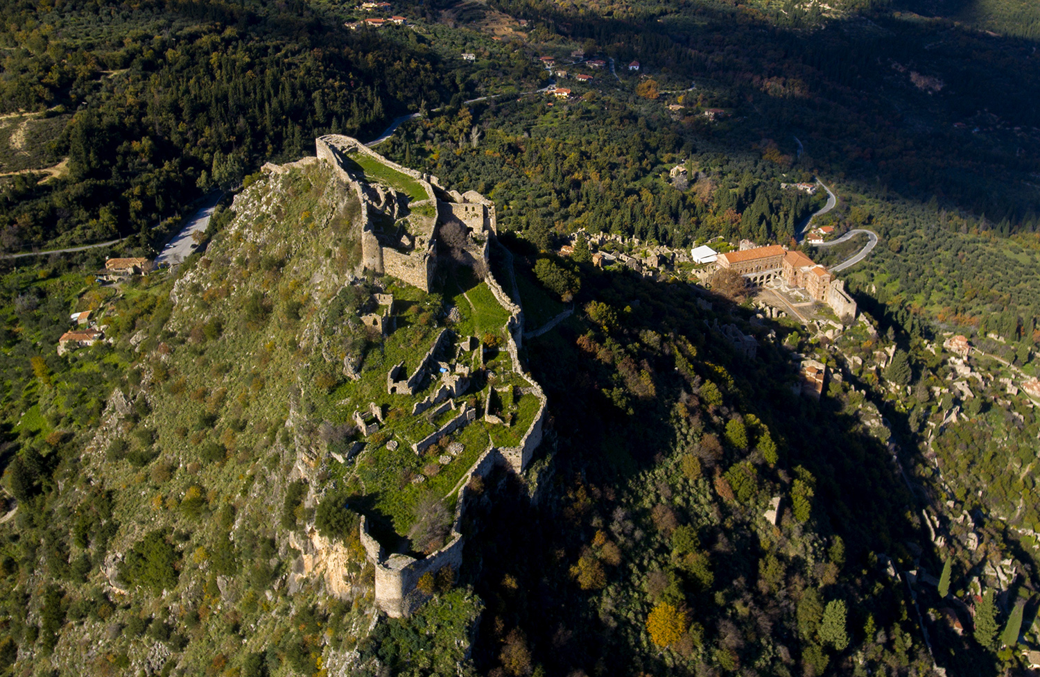Μυστράς, το ελληνικό Game of Thrones: Το Παλάτι των Παλαιολόγων και η βυζαντινή καστροπολιτεία