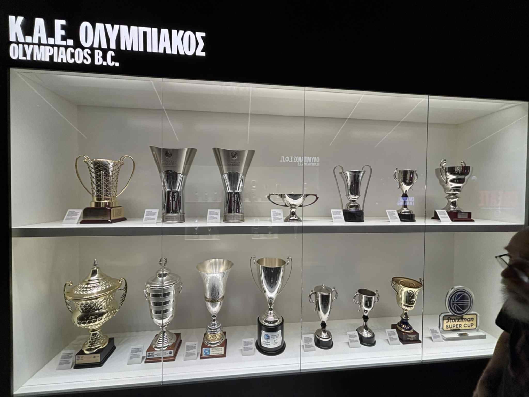 Το υπερσύγχρονο μουσείο του Ολυμπιακού υποδέχεται το κοινό: Ανακαλύψτε εικόνες από το εσωτερικό του