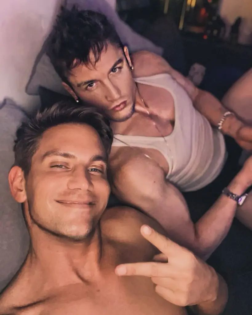 Influencer κατηγορείται για τη δολοφονία του συζύγου του: Ανακαλύφθηκε νεκρός σε λίμνη αίματος – «Ήξερα ότι θα είχε άσχημη κατάληξη» δηλώνει γείτονας 4 Influencer κατηγορείται για τη δολοφονία του συζύγου του: Ανακαλύφθηκε νεκρός σε λίμνη αίματος – «Ήξερα ότι θα είχε άσχημη κατάληξη» δηλώνει γείτονας