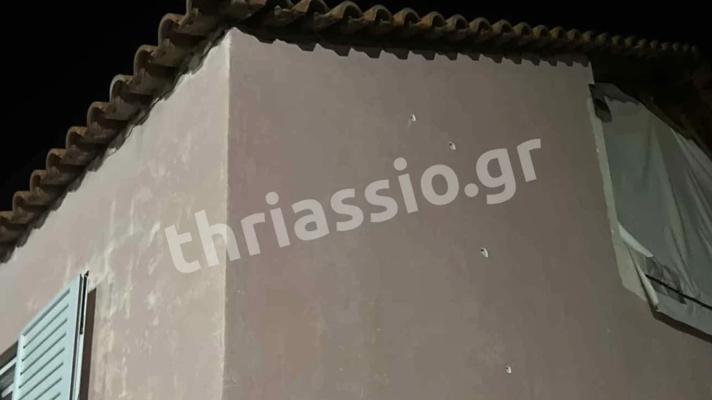 Σημάδια από σφαίρες σε κτήριο στον Ασπρόπυργο