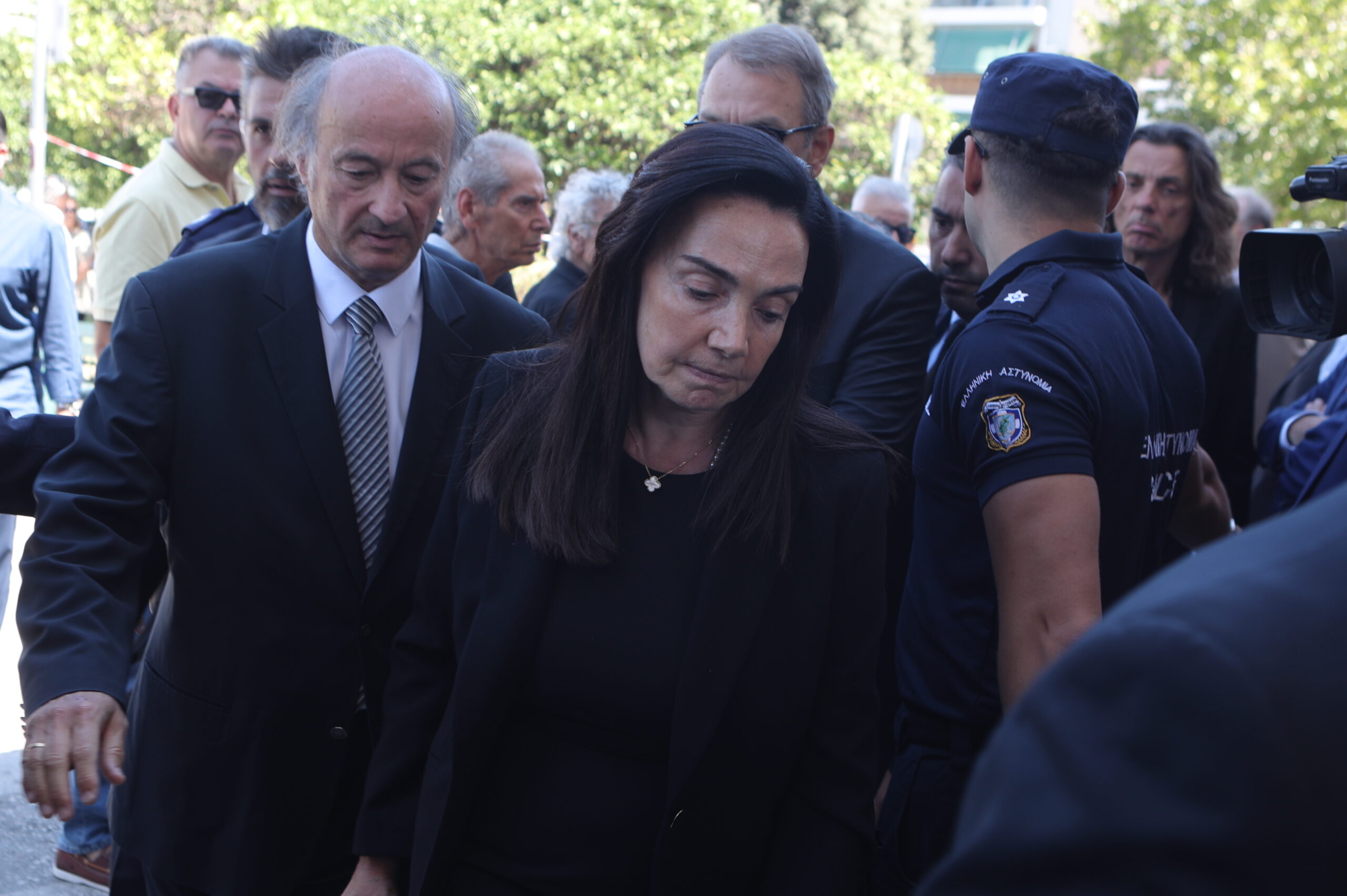 Λένα Σαμαρά: Συγκινητικό αντίο στην κόρη του Αντώνη Σαμαρά – Βαθιά θλίψη στην κηδεία της 34χρονης 6 Καταρρακωμένη η Γεωργία Σαμαρά