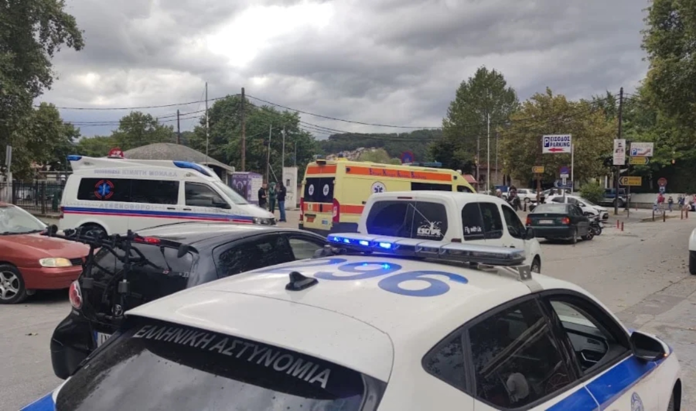 Γιάννενα: Θυελλώδεις άνεμοι ανέτρεψαν σκηνή κατά την εγκατάσταση – Ακυρώθηκε η συναυλία 3 Ασθενοφόρα και περιπολικά