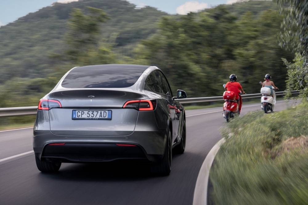 tesla-launches-model-y-long-range-rwd-in-europe-wi (3)