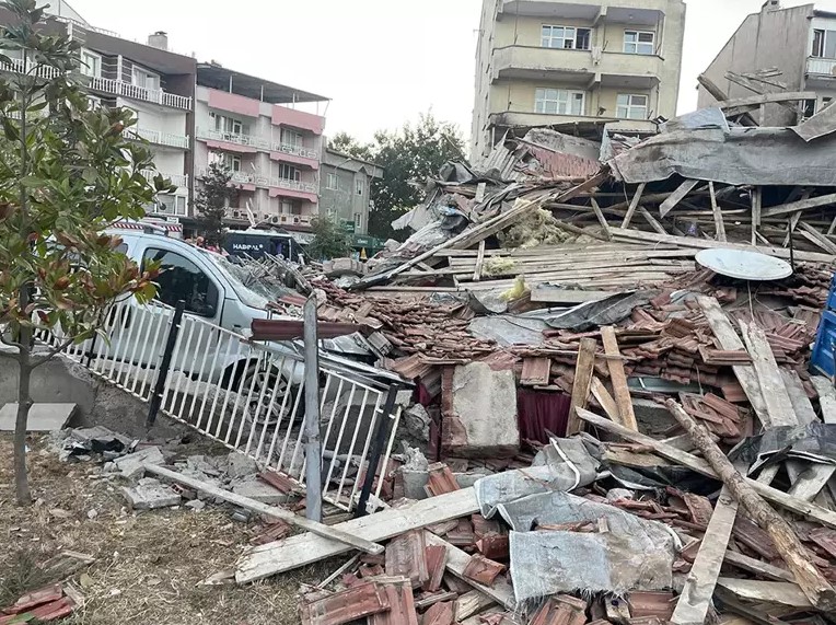 Σεισμός στην Τουρκία: Πάνω από 100 μετασεισμοί – Στα πάρκα διανυκτέρευσαν οι κάτοικοι του Μπαλίκεσιρ