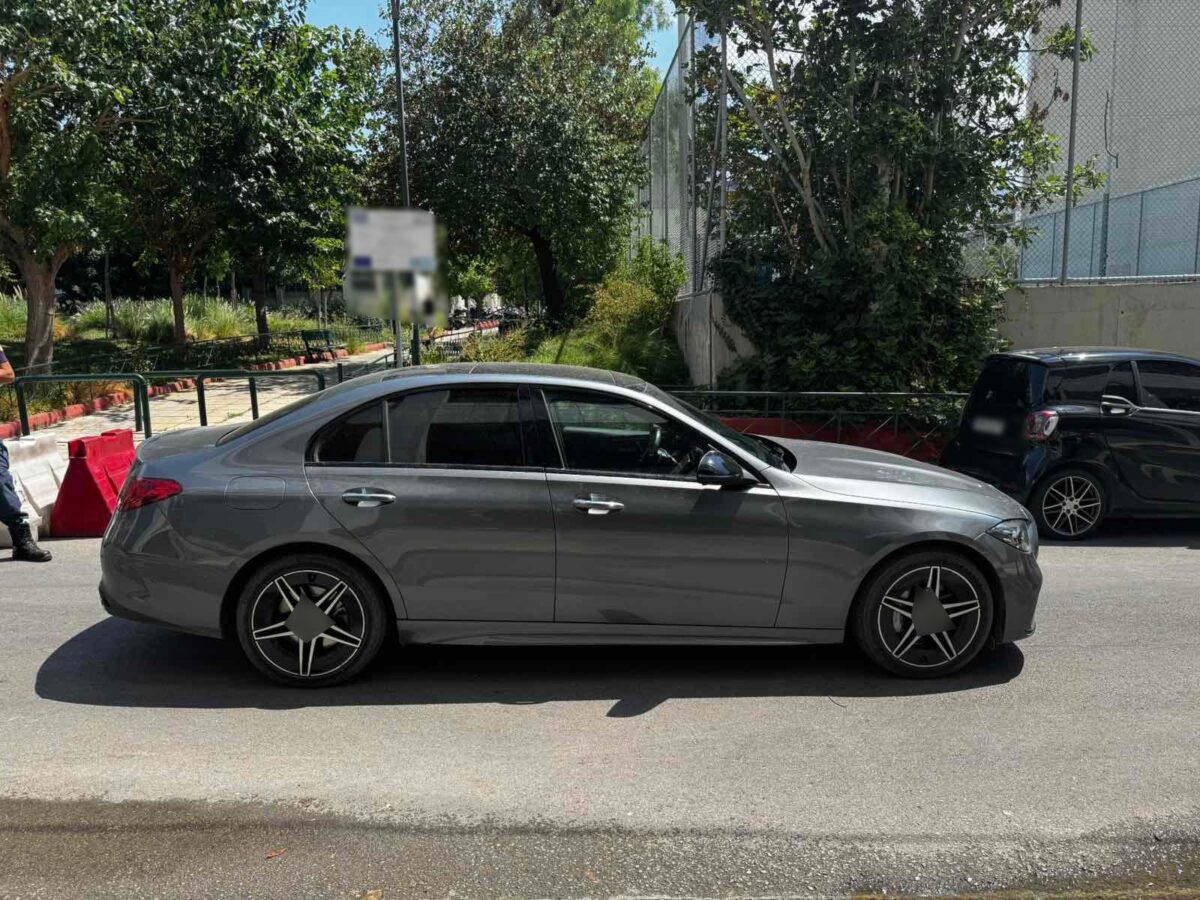 Πολυτελής η καθημερινότητα των 6 Τούρκων που συνελήφθησαν στην Αττική: Ναρκωτικά, υπερπολυτελείς βίλες και ακριβά αυτοκίνητα 7 Αυτοκίνητο