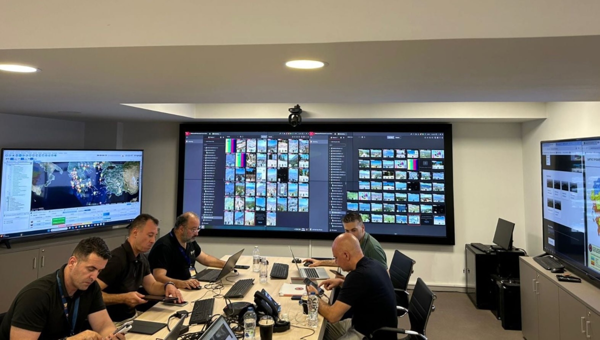 Μέσα στο «war room» της Πολιτικής Προστασίας: Πώς διαχειρίζονται τις πυρκαγιές πανελλαδικά 5 Μέσα στο «war room» της Πολιτικής Προστασίας: Πώς διαχειρίζονται τις πυρκαγιές πανελλαδικά