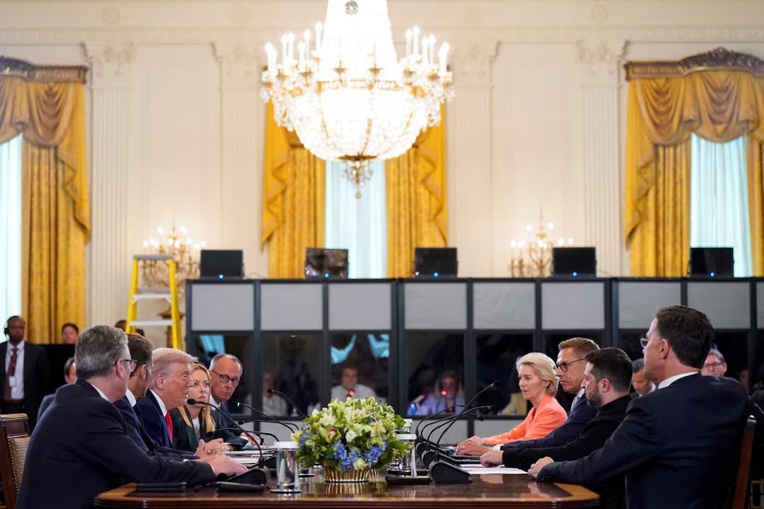 Politico: Η ΕΕ εξαντλεί τα «όπλα» κατά του Πούτιν και εναποθέτει τις ελπίδες της στον Τραμπ – Τα «ισχυρά χαρτιά» της Ουάσινγκτον