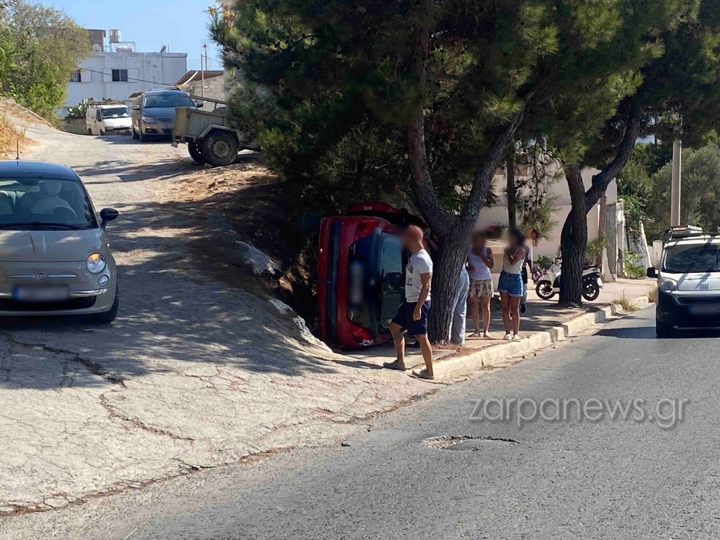 Ανατροπή αυτοκινήτου στα Χανιά: Όχημα σφηνώθηκε σε δέντρο – Τραυματίστηκε ένας άνδρας 2 Το σημείο του τροχαίου στα Χανιά