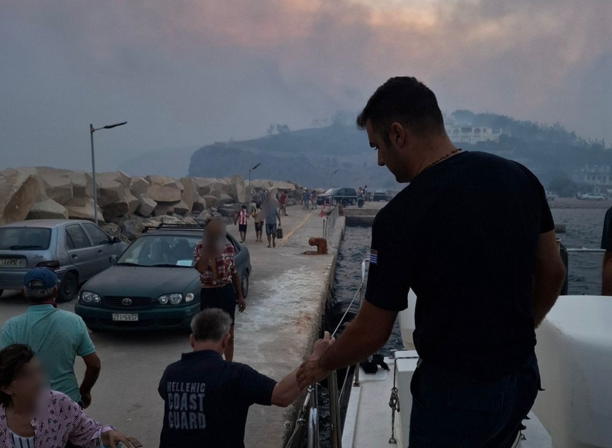 Φωτιές: Πύρινος εφιάλτης στην Κάτω Αχαΐα και εντολή απομάκρυνσης προς Πύργο – Στις φλόγες Χίος, Πρέβεζα και Ζάκυνθος