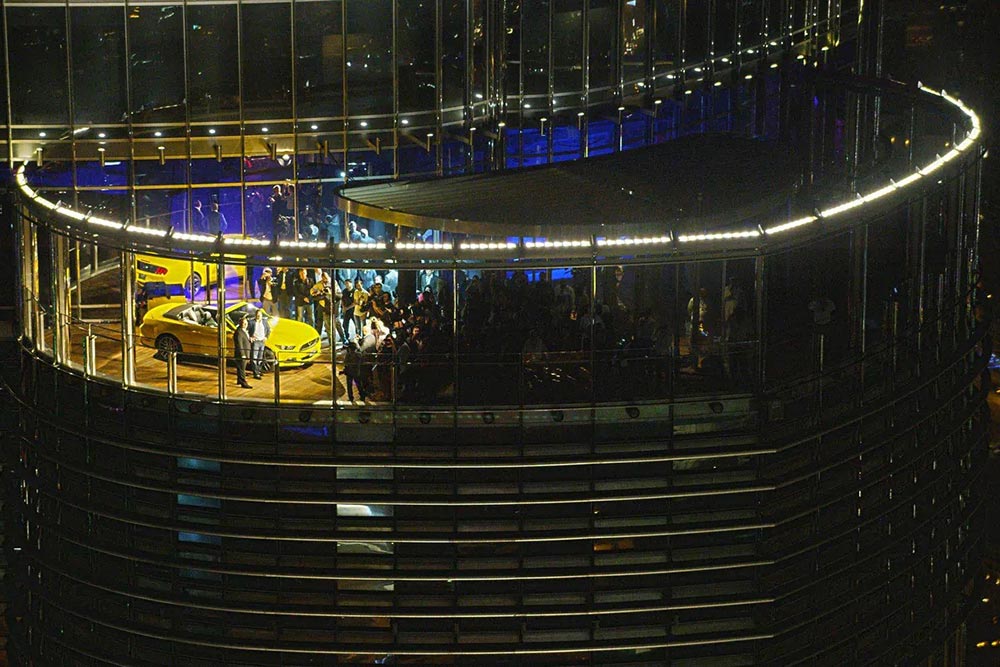 2014_Ford-Mustang_Burj-Khalifa