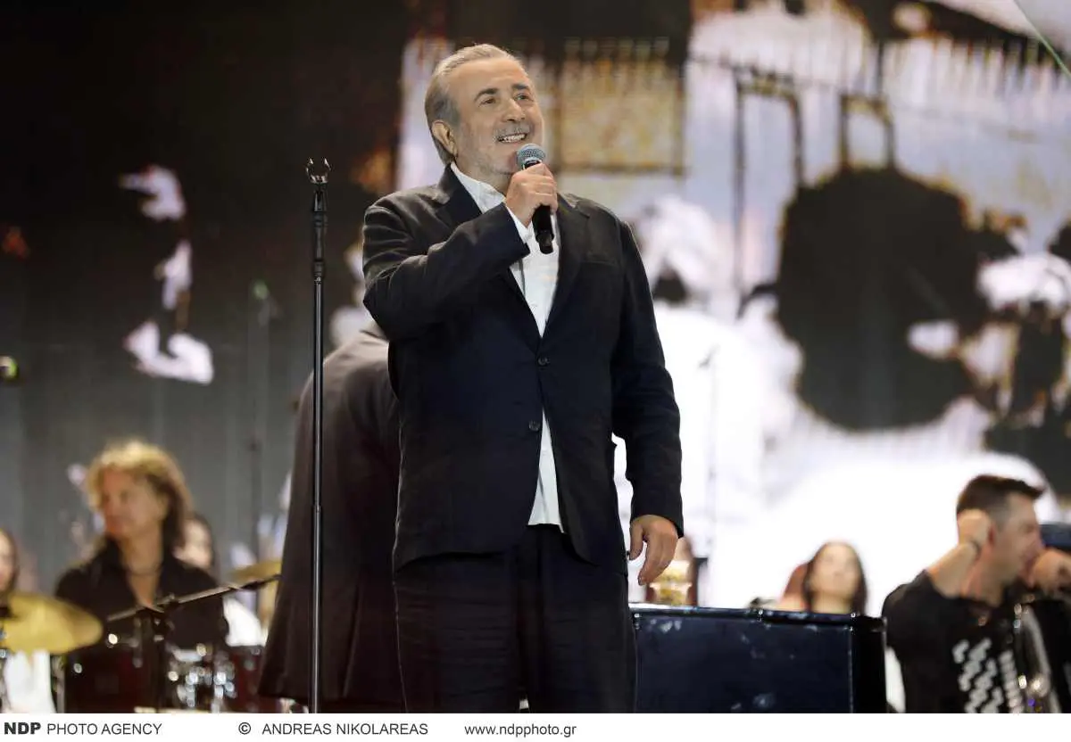 Λαμπερή βραδιά με επώνυμους στη συναυλία για τον Γρηγόρη Μπιθικώτση στο Καλλιμάρμαρο