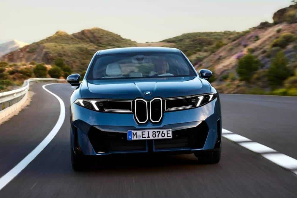 BMW-iX3-21-2048x1366