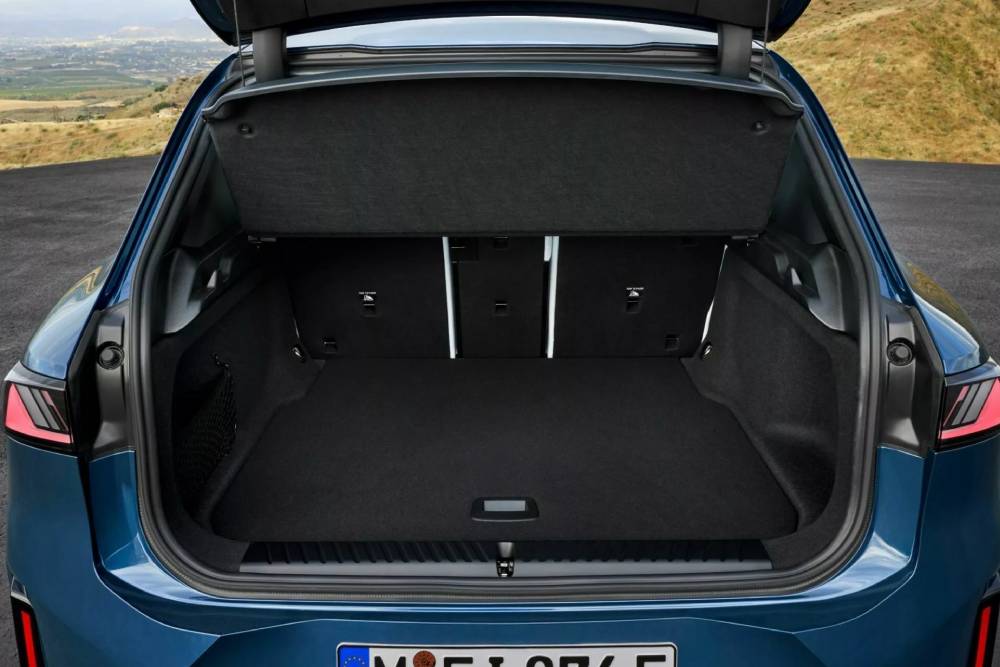 BMW-iX3-63-2048x1366