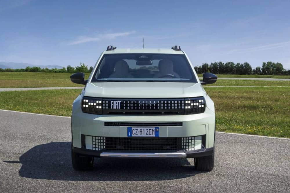 Fiat-Grande-Panda-Petrol-7-2048x1366
