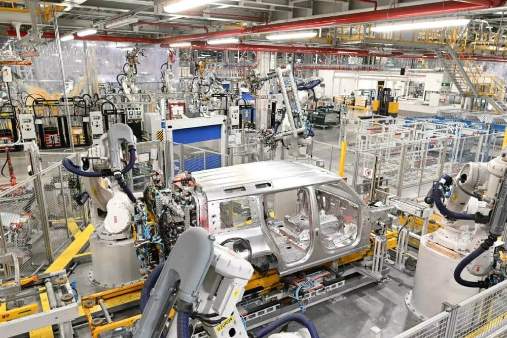 JLR-Nitra-plant-Slovakia-00003-2048x1366