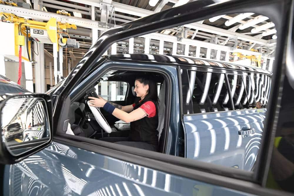 JLR-Nitra-plant-Slovakia-00006-2048x1366