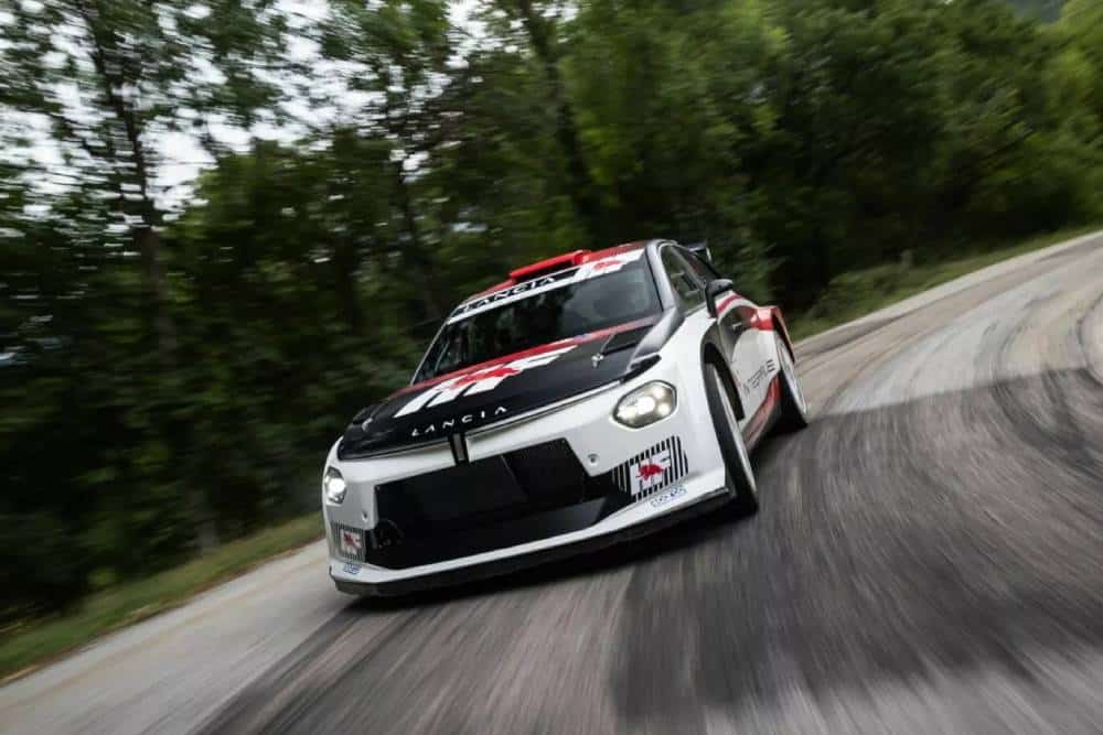 Lancia-Ypsilon-Rally2-HF-Integrale-3-2048x1366