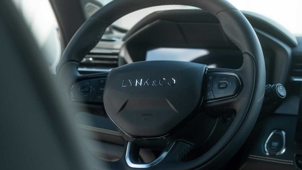 Το υβριδικό Lynk & Co 08 με 345 PS στην πίστα των Μεγάρων