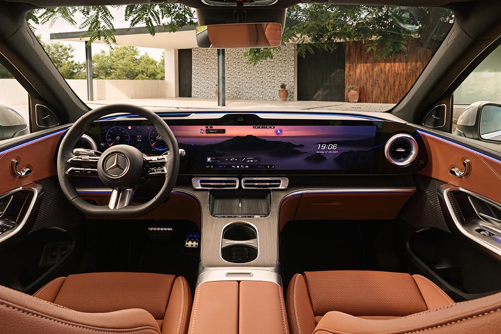 Αποκαλύφθηκε η ανανεωμένη Mercedes-Benz GLC