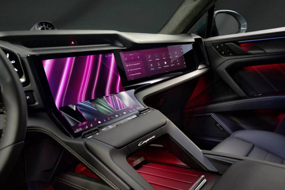 New-Porsche-Cayenne-Electric-Interior-14-2048x1537