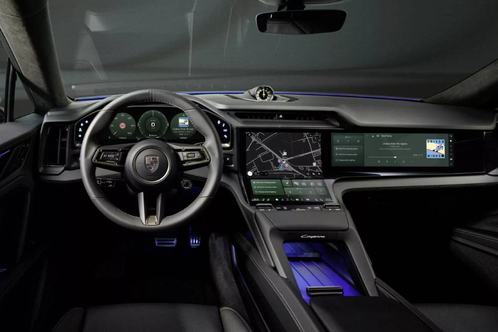 New-Porsche-Cayenne-Electric-Interior-2-2048x1317