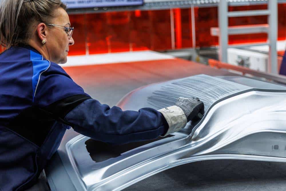 P90618032_lowRes_bmw-group-plant-debr (1)