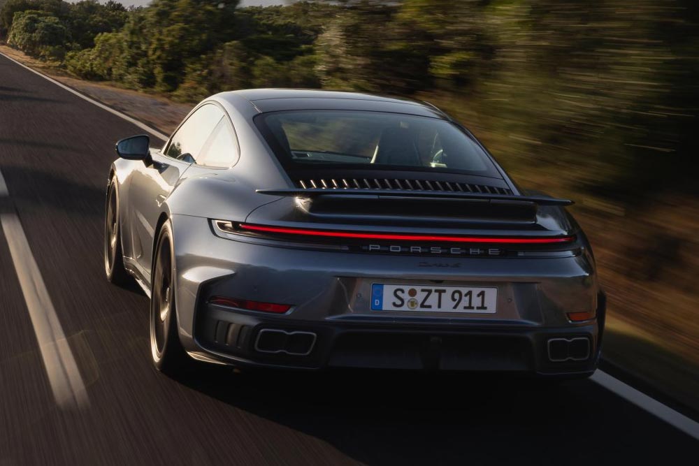 Porsche-911-Turbo-S-(16)