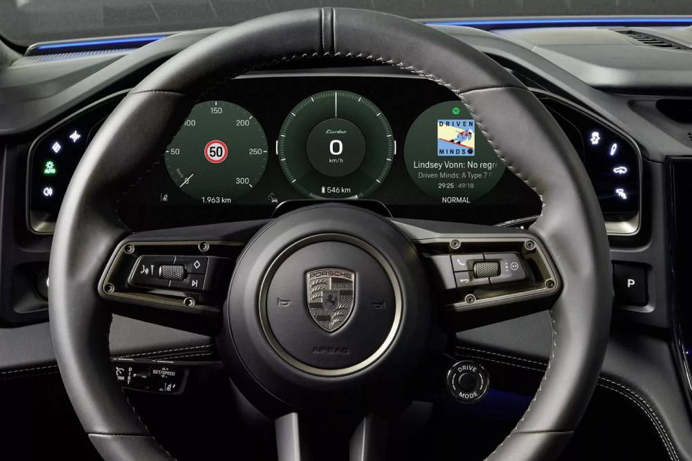 Porsche-Cayenne-Electric-Interior-2-copy2-2048x115