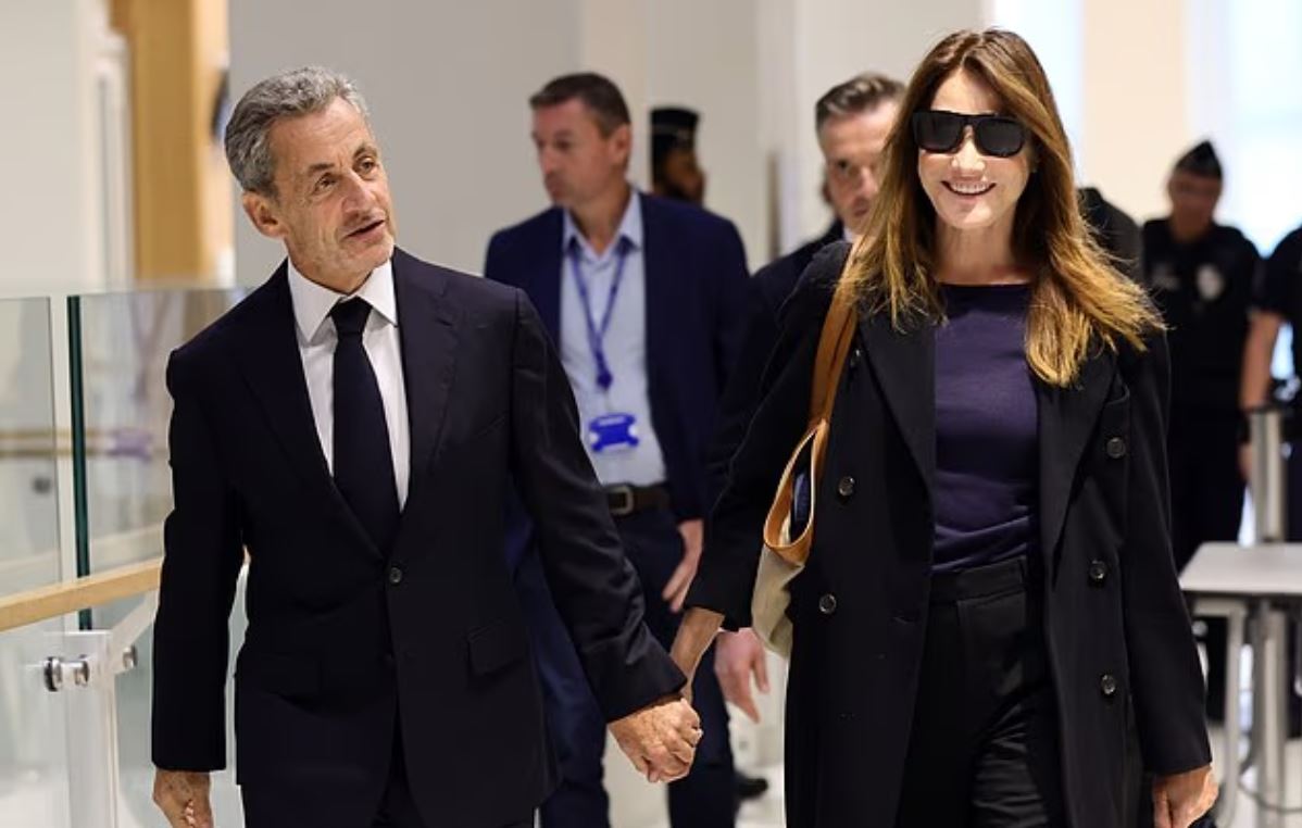Σαρκοζί: «Θα περάσω τη νύχτα στη φυλακή με το κεφάλι ψηλά» – Ο λόγος που δεν βρέθηκε σήμερα στα κρατητήρια