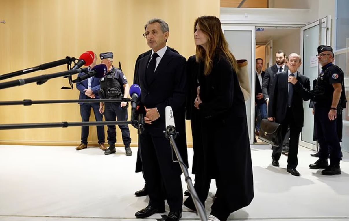 Σαρκοζί: «Θα περάσω τη νύχτα στη φυλακή με το κεφάλι ψηλά» – Ο λόγος που δεν βρέθηκε σήμερα στα κρατητήρια