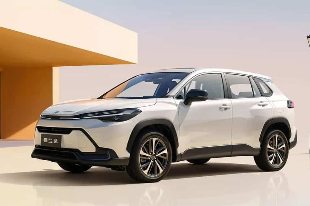 Φρέσκο Toyota Corolla Cross από την Κίνα
