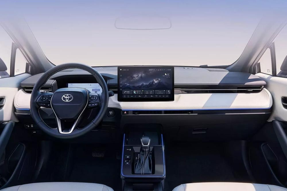 Φρέσκο Toyota Corolla Cross από την Κίνα