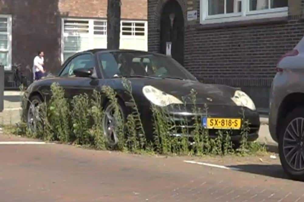 abandoned porsche 911