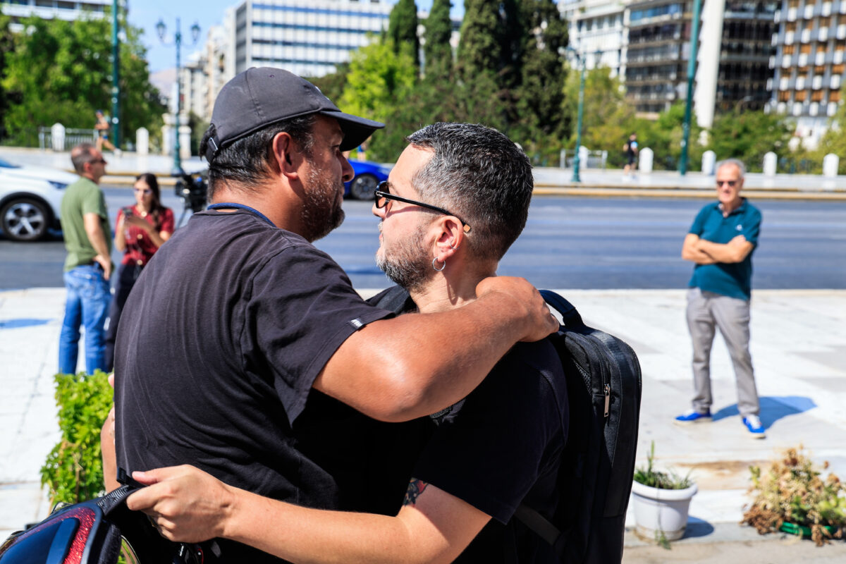 Τέμπη: Πατέρας θύματος αρχίζει απεργία πείνας και δίψας μπροστά στη Βουλή ζητώντας την εκταφή της σορού του παιδιού του 3 Πάνος Ρούτσι