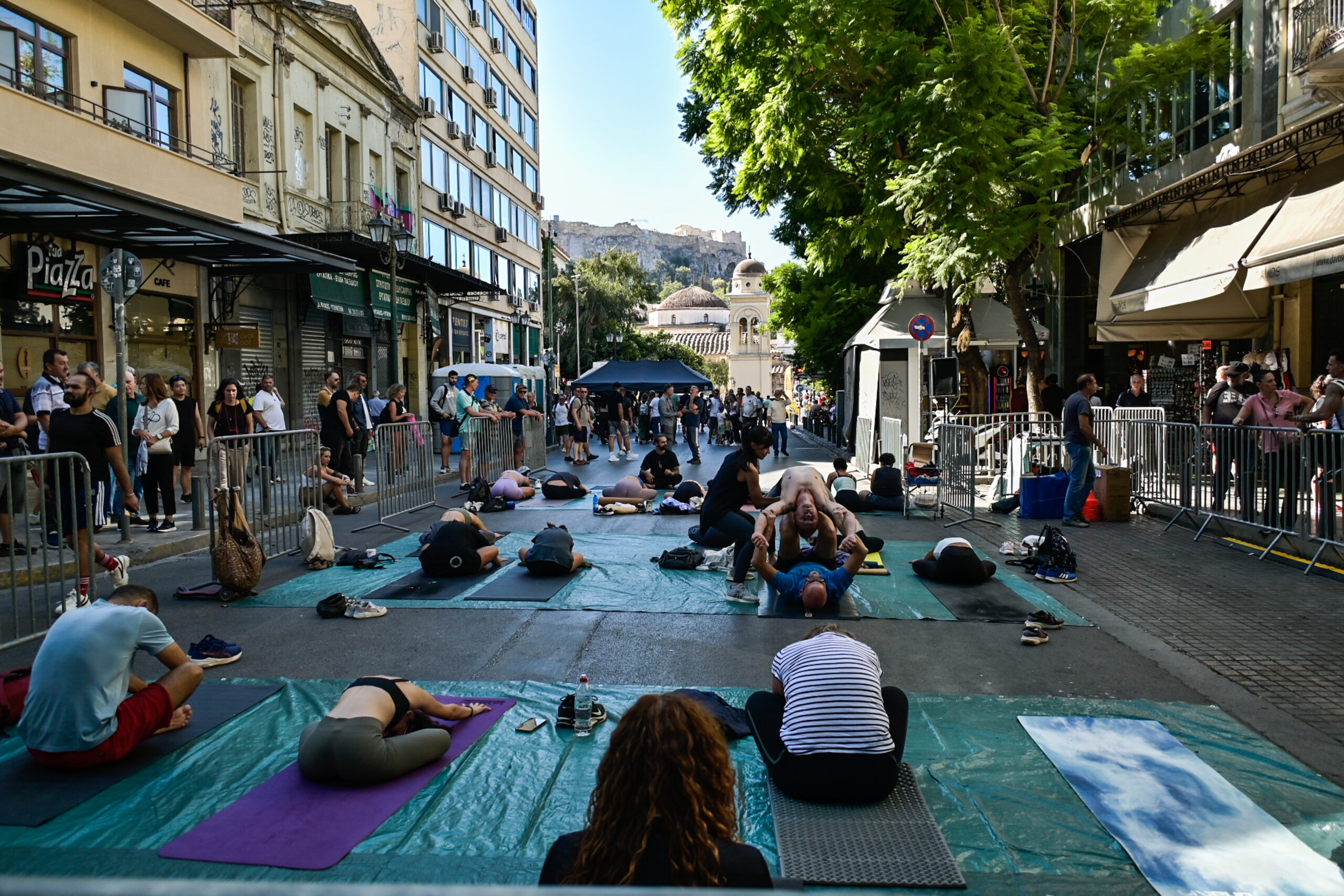 Η Αθήνα τιμά την Παγκόσμια Ημέρα Χωρίς Αυτοκίνητο με πεζοδρόμηση της οδού Αθηνάς 13 Πολίτες στην οδό Αθηνάς για τις εκδηλώσεις της Ημέρας χωρίς αυτοκίνητο