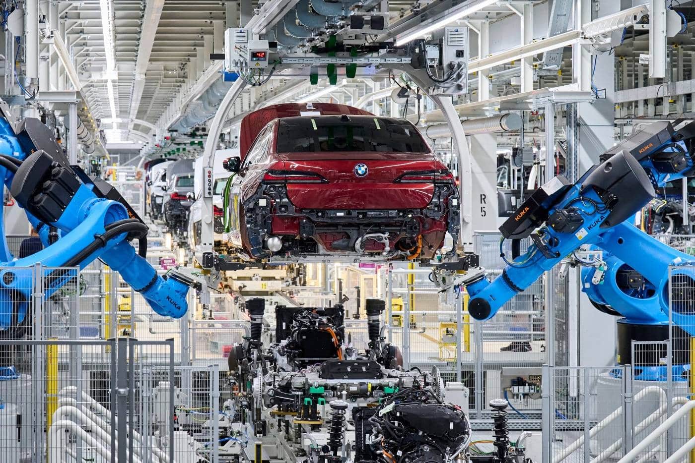 bmw-assembly-line-02