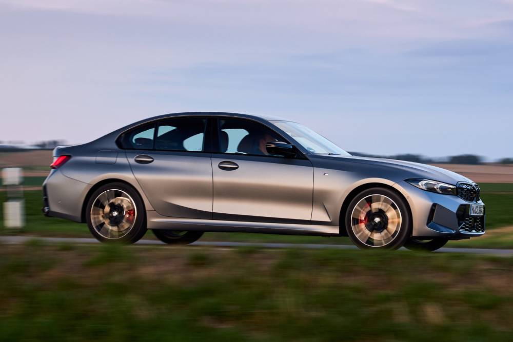 Η BMW αναβαθμίζει τον κορυφαίο 6κύλινδρο κινητήρα της