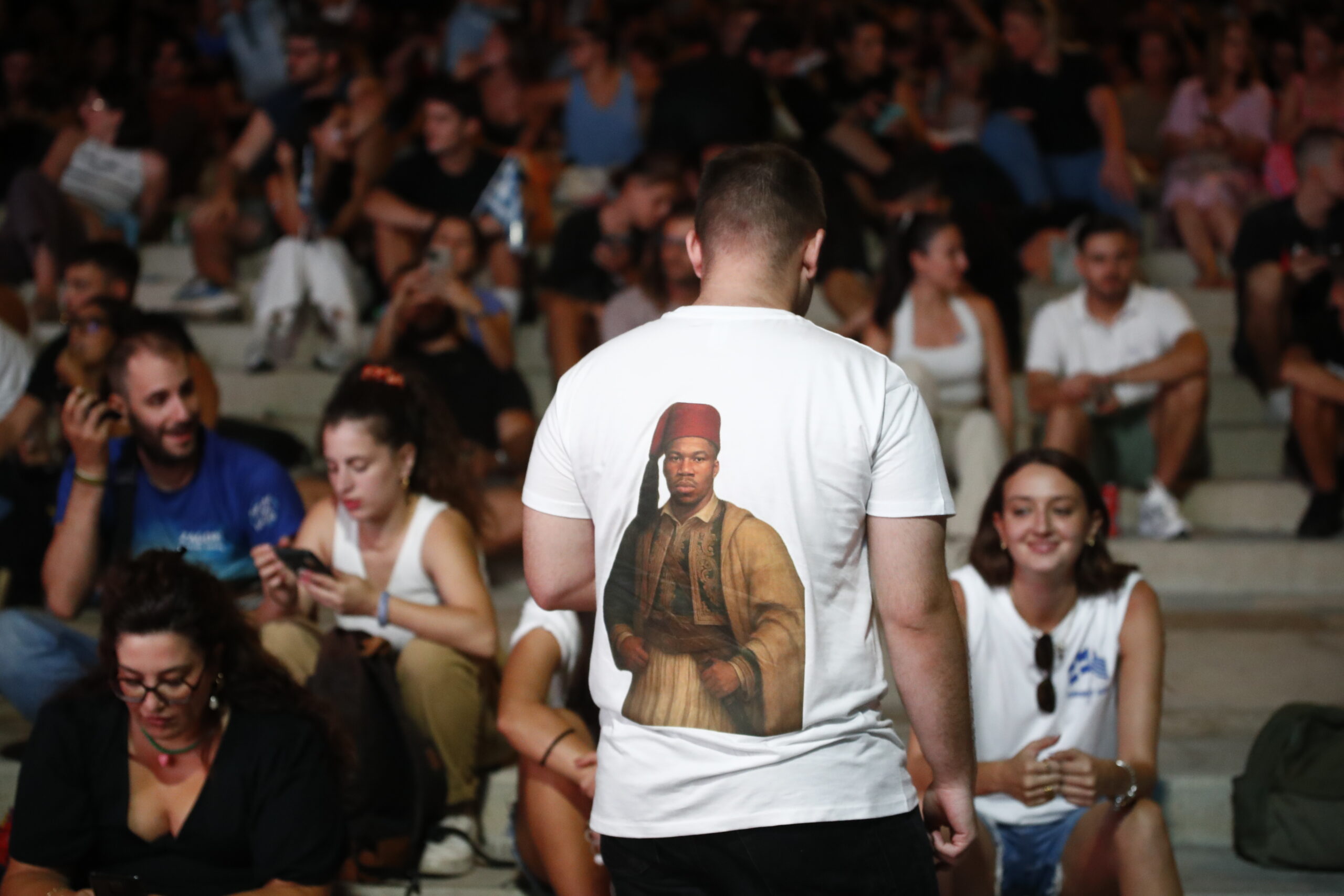 Ελλάδα – Τουρκία: Οι Έλληνες φίλαθλοι παρακολουθούν τον ημιτελικό του Eurobasket 2025 σε γιγαντοοθόνες 6 Ελλάδα – Τουρκία: Οι Έλληνες φίλαθλοι παρακολουθούν τον ημιτελικό του Eurobasket 2025 σε γιγαντοοθόνες