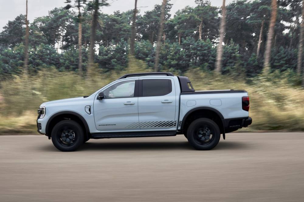 ford-pro-finally-launches-ranger-phev-globally-deb (3)