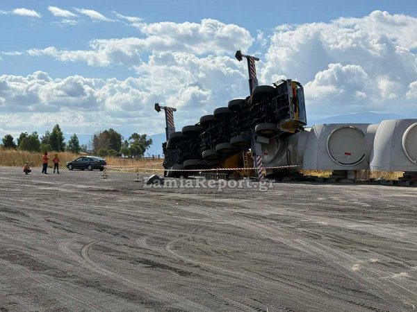 Γερανός τούμπαρε στη Στυλίδα
