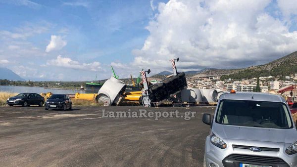Ο γερανός που τούμπαρε στη Στυλίδα