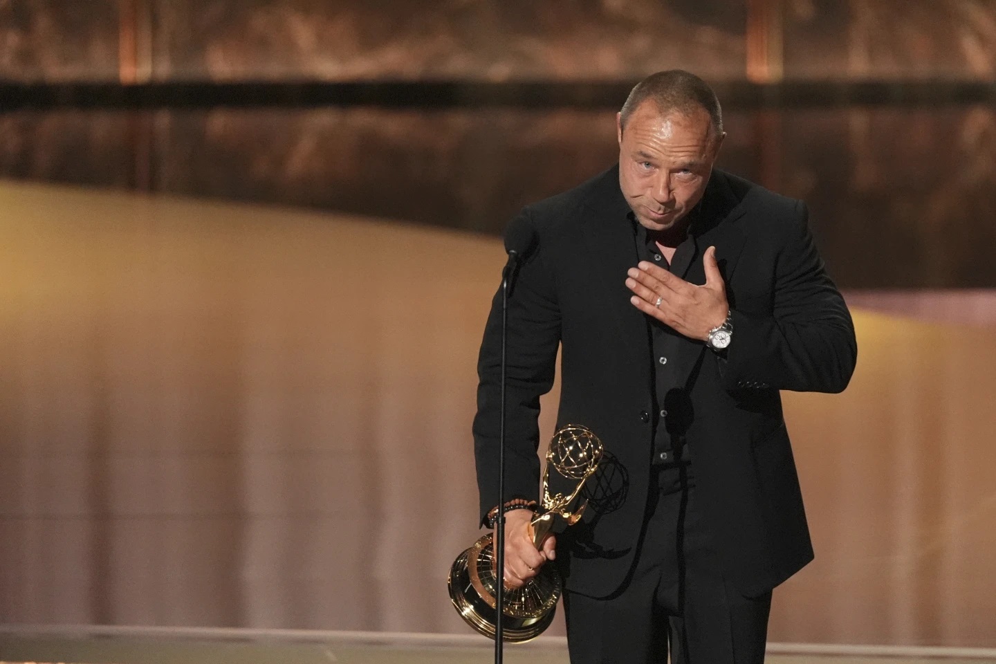 Adolescence: Ο 15χρονος Όουεν Κούπερ έκανε ρεκόρ στα Emmy – Ο πιο νεαρός νικητής βραβείου επιστρέφει την Τετάρτη… στο σχολείο 5 Adolescence: Ο 15χρονος Όουεν Κούπερ έκανε ρεκόρ στα Emmy – Ο πιο νεαρός νικητής βραβείου επιστρέφει την Τετάρτη… στο σχολείο