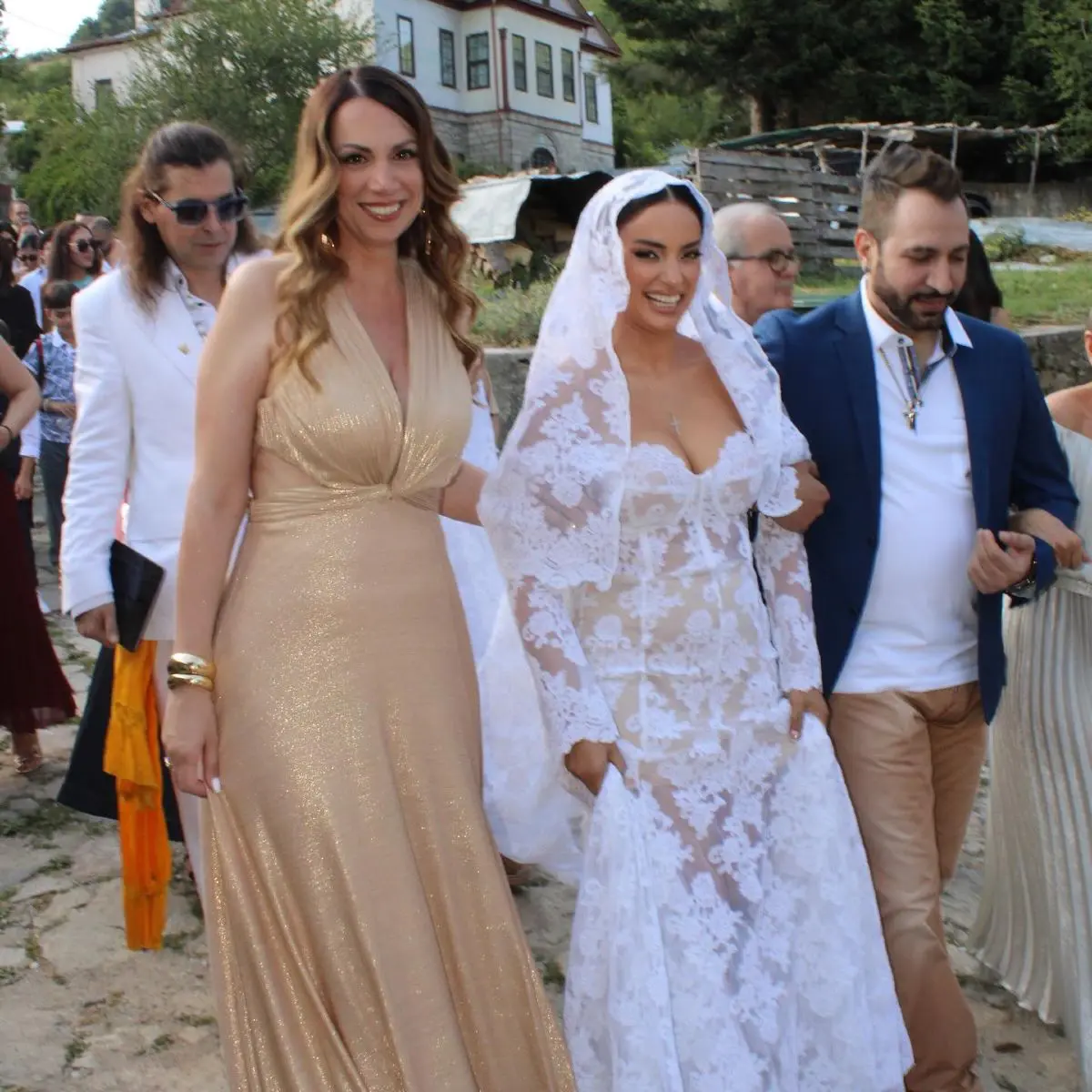 Ιακωβίδου: Τα νέα στιγμιότυπα από τον γάμο της με τον Καλημέρη και η εξομολόγηση - «Ποτέ δεν ονειρεύτηκα...»