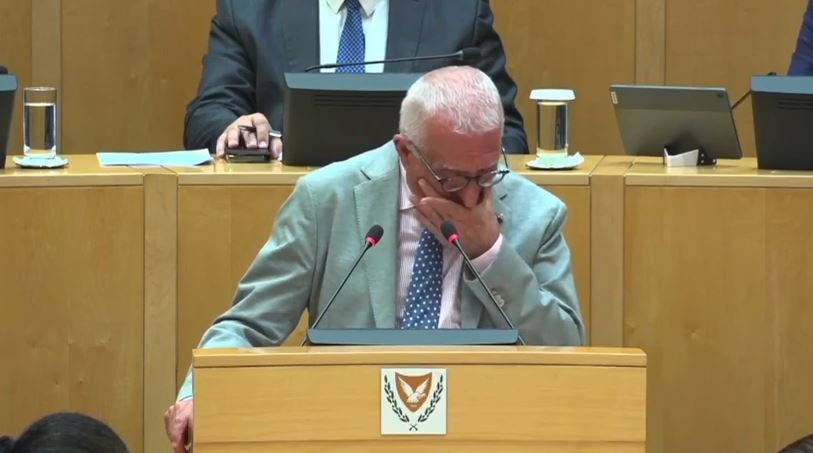 Κύπρος: Συγκλονίστηκε ο Νικήτας Κακλαμάνης στη Βουλή – «Πήγα στα Φυλακισμένα Μνήματα, αυτή η εικόνα με καθόρισε»