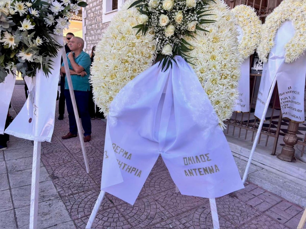 Γιώργος Παυλάκης: Συγκίνηση στην κηδεία του καμεραμάν του ΑΝΤ1 που «έφυγε» εν ώρα ρεπορτάζ 4 Κηδεία του καμεραμάν Γιώργου Παυλάκη