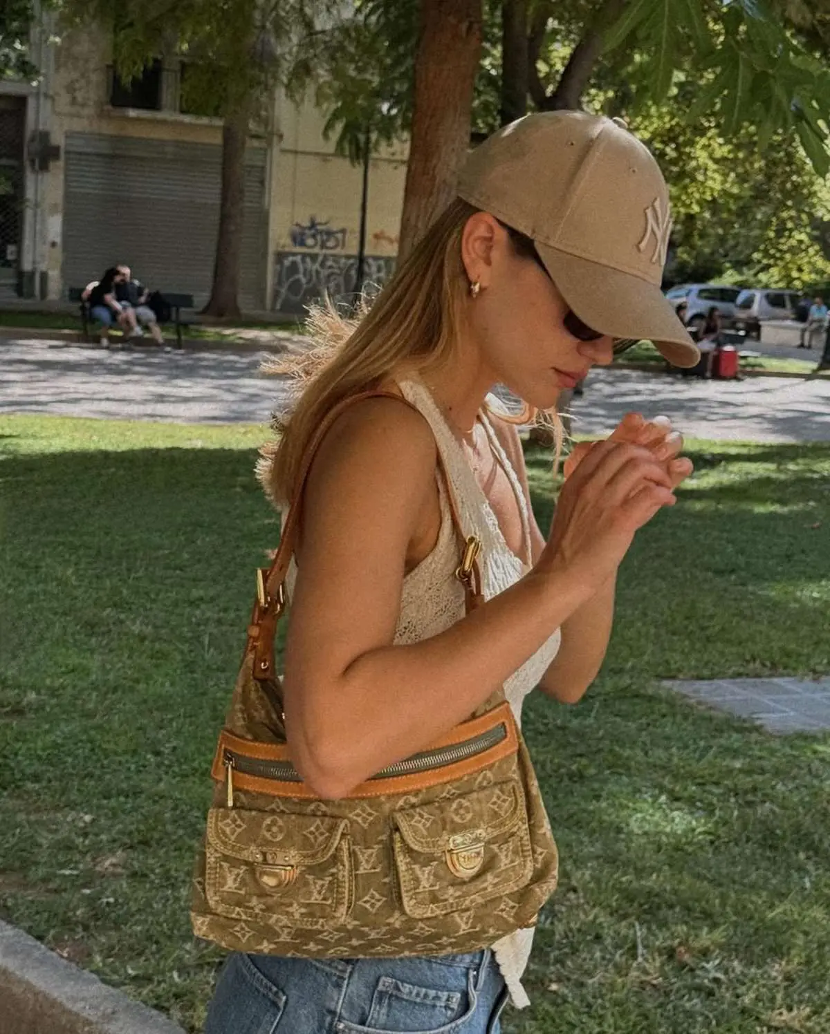 H Κλέλια Ανδριολάτου σε βόλτα στην Αθήνα
